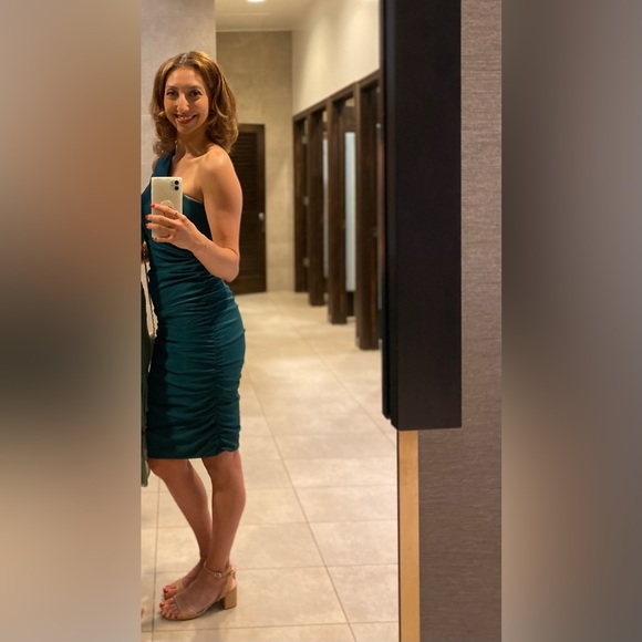 Emerald Green One-Shoulder Body-Con Dress - Picture 2 of 2